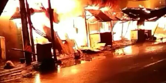Suami Istri Cekcok, Akibatkan 117 Kios di Pasar Mamuju Tengah Hangus Terbakar