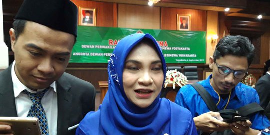 Dilantik Jadi Anggota DPRD DIY, Hanum Dapat Wejangan dari Amien Rais