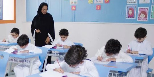 Pertama Kalinya, Saudi Izinkan Guru Perempuan Mengajar Siswa Laki-laki