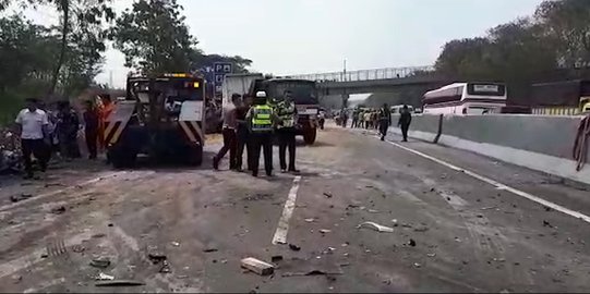 28 Korban Tabrakan Maut di Tol Cipularang Masih Dirawat, Salah Satunya WNA