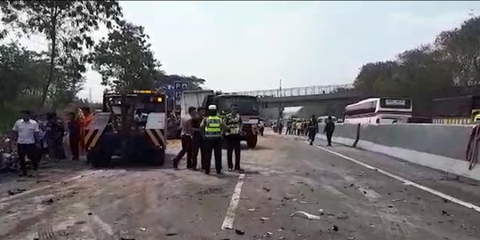 Polisi Ambil Sampel DNA untuk Identifikasi Korban Kecelakaan di Tol Cipularang