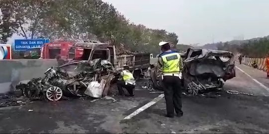 Sulit Dikenali, 4 Jenazah Korban Kecelakaan di Tol Cipularang Dibawa ke RS Polri