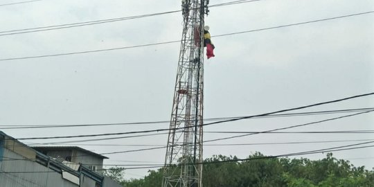 Penerjun Payung di Bogor Tersangkut Menara BTS, Tulang Rusuk dan Kaki Patah