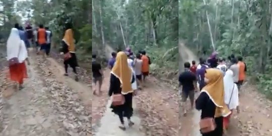 Gara-Gara Jalan Rusak, Perempuan Hamil di Lebak Terpaksa Ditandu ke Puskesmas