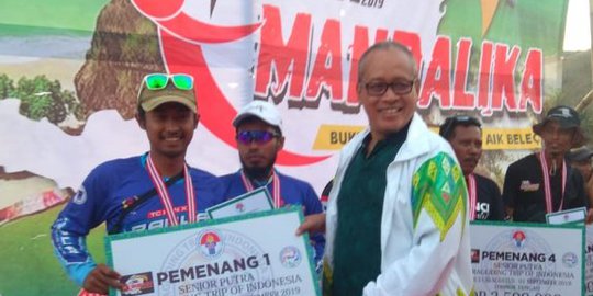 Paralayang TroI Seri 3 Memukau Masyarakat Lombok