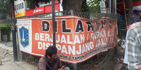 Anies Klaim Banyak Landasan Hukum Perbolehkan PKL Dagang di Trotoar