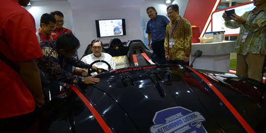 Mengunjungi Pameran Mobil Listrik IEMS 2019