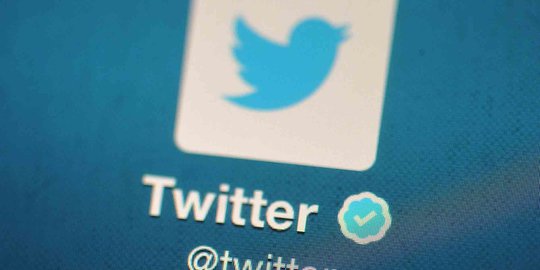 bohong melalui twitter rev1