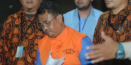 Reaksi Wajah Bupati Bengkayang Resmi Ditahan KPK