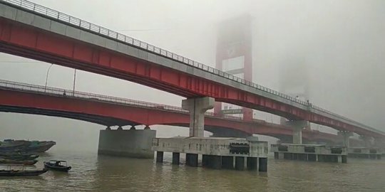 Kabut Asap di Palembang Makin Pekat, Warga Harus Pakai Masker