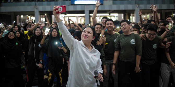 Didampingi Megawati Soekarnoputri, Puan Maharani Terima Pin Kehormatan dari Lemhanas