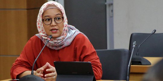 PDIP Sarankan Anies Rapikan Trotoar Dulu Baru Urusi PKL