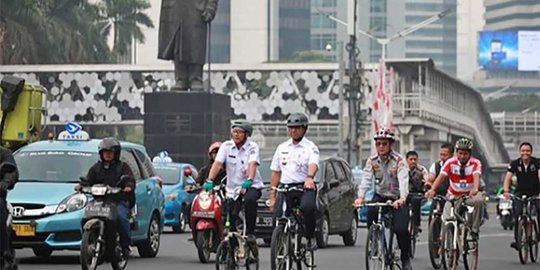 Anies 'Belanja' Masalah DKI sambil Bersepeda dari Lebak Bulus ke Balai Kota