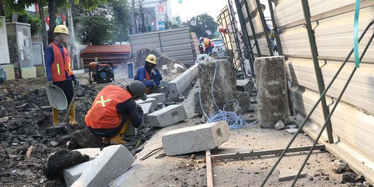 Meninjau Progres Revitalisasi Trotoar Salemba Raya