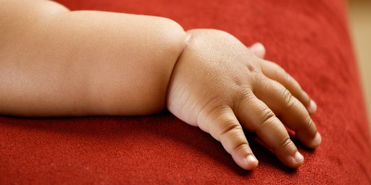Mayat Bayi Dalam Karung Dibuang di Penampungan Sampah