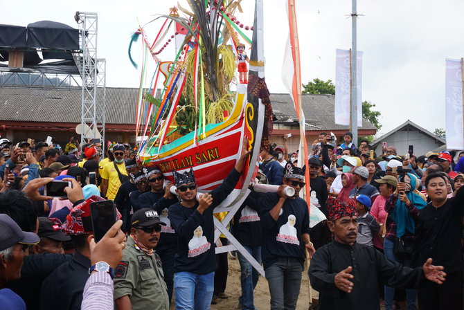 gubernur jawa timur khofifah indarparawansa di banyuwangi