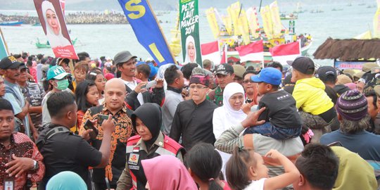 Gubernur Khofifah Hadiri Petik Laut Pancer Banyuwangi