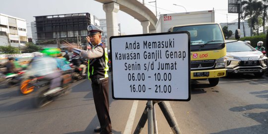 Suasana Pemberlakuan Ganjil-Genap di Fatmawati Raya