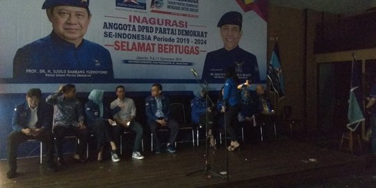 Inagurasi Fraksi Partai Demokrat di Dalam Gelap