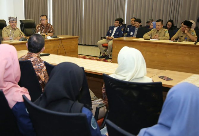 mahasiswa trisakti wisata arsitektur ke banyuwangi