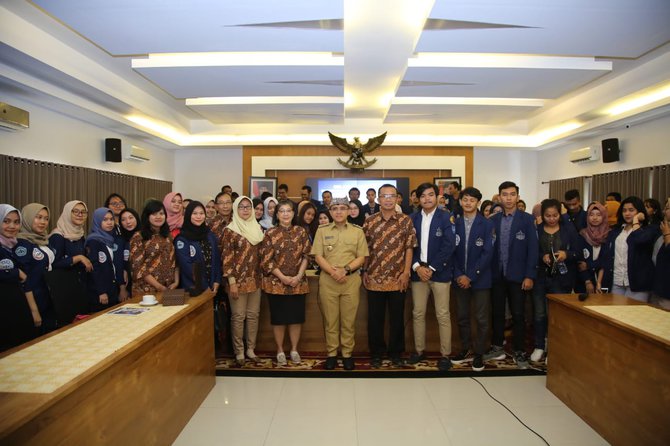 mahasiswa trisakti wisata arsitektur ke banyuwangi