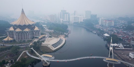 Pemandangan Wilayah Malaysia Diselimuti Kabut Asap dari Indonesia