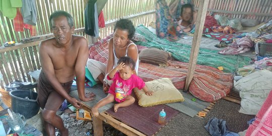 Nestapa di Karawang, Satu Keluarga Huni Kandang Ayam, Tak Pernah Dibantu Pemerintah