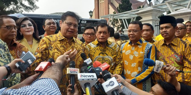 Airlangga Minta Anggota DPR Golkar Kawal Kebijakan Pemerintah Jokowi