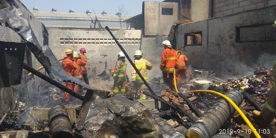 Kompor Meledak, Pabrik Kerupuk Hingga Bengkel Mobil di Kalideres Ludes Terbakar