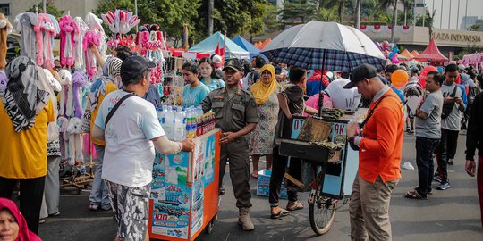 Wacana Trotoar Dipakai PKL Berjualan, Anies Harusnya Patuh UU Bukan Peraturan Menteri