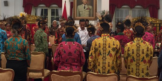 Presiden Jokowi akan Paksa BUMN Terima 1.000 Sarjana asal Papua