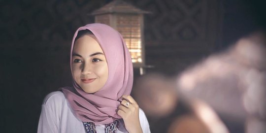 jilbab segi empat simple dan modis untuk wajah bulat rev2