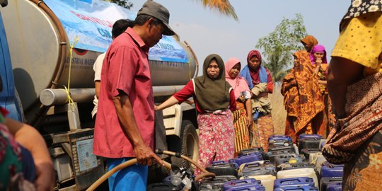 Hadapi Kemarau, Krakatau Steel Gelontorkan 85.000 liter Air Bersih untuk Warga