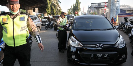 Penindakan Pelanggar Sistem Ganjil Genap di Pintu Keluar Tol