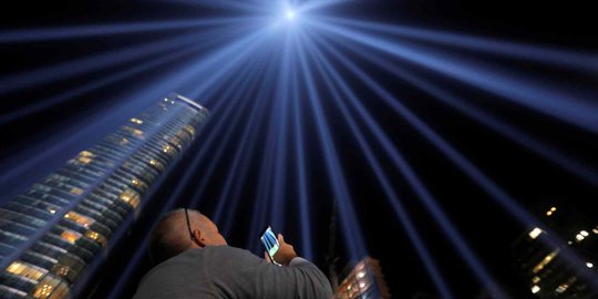 Mengenang Tragedi 11 September, Tribute in Light Sinari Langit New York