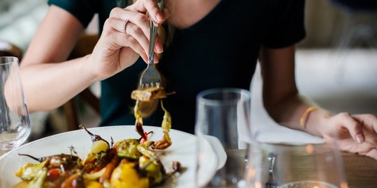 Terjadi pada Tubuh Ketika Makan Terlalu Banyak