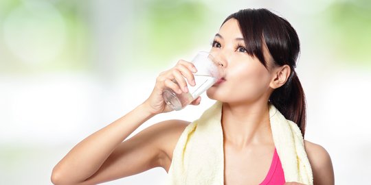 Benarkah Kita Tak Boleh Langsung Minum Air Putih Setelah Berlari?