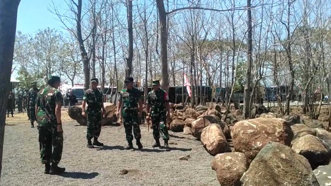 panglima tni tinjau latihan gabungan di situbondo