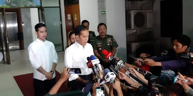 Jokowi: Saya Sampai ke RSPAD, Habibie Sudah Tidak Ada