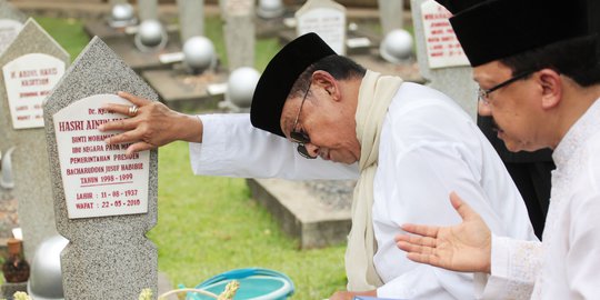 Melanie Subono: Habibie dan Ainun Bersatu Lagi, Sudah Happy Bareng