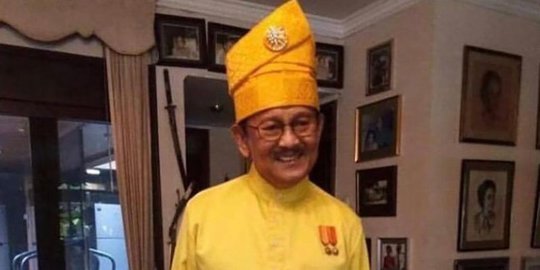 Kenangan BJ Habibie Kepincut Baju Tradisional Melayu jelang HUT ke-73 RI