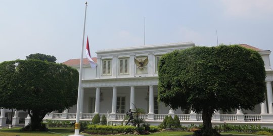 BJ Habibie Wafat, Bendera Setengah Tiang Berkibar di Istana Kepresidenan