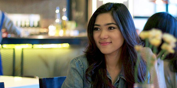 5 Artis Indonesia Cantik Lulus Dengan Predikat Cumlaude