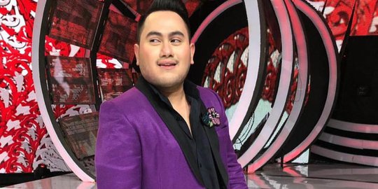 Para Artis Indonesia Nikahi Ibu Angkat nya Sendiri