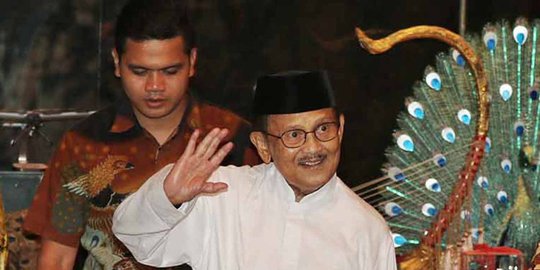 Cerita BJ Habibie dari Balik Istana  merdeka.com