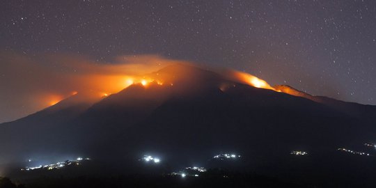 Kebakaran Gunung Merbabu Meluas, BPBD Minta Pemadaman Pakai Water Bombing