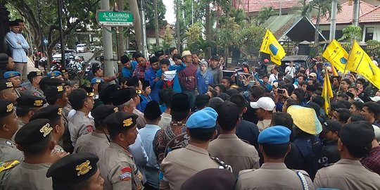 Geruduk DPRD, PMII Kota Malang Tolak Revisi UU yang Melemahkan KPK