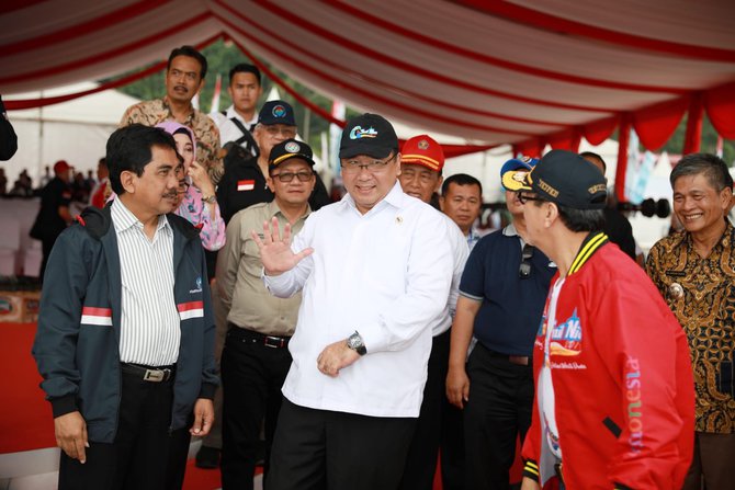 mendes pdtt eko eko putro sandjojo di pelabuhan teluk dalam nias selatan