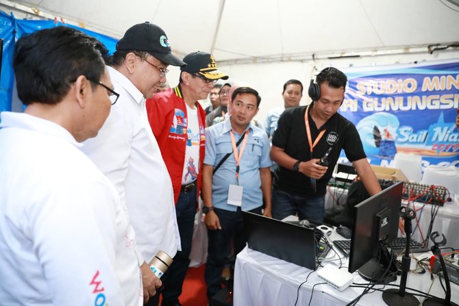 mendes pdtt eko eko putro sandjojo di pelabuhan teluk dalam nias selatan