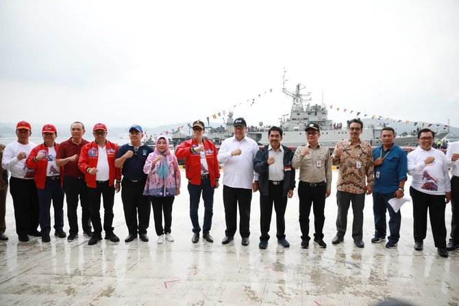 mendes pdtt eko eko putro sandjojo di pelabuhan teluk dalam nias selatan